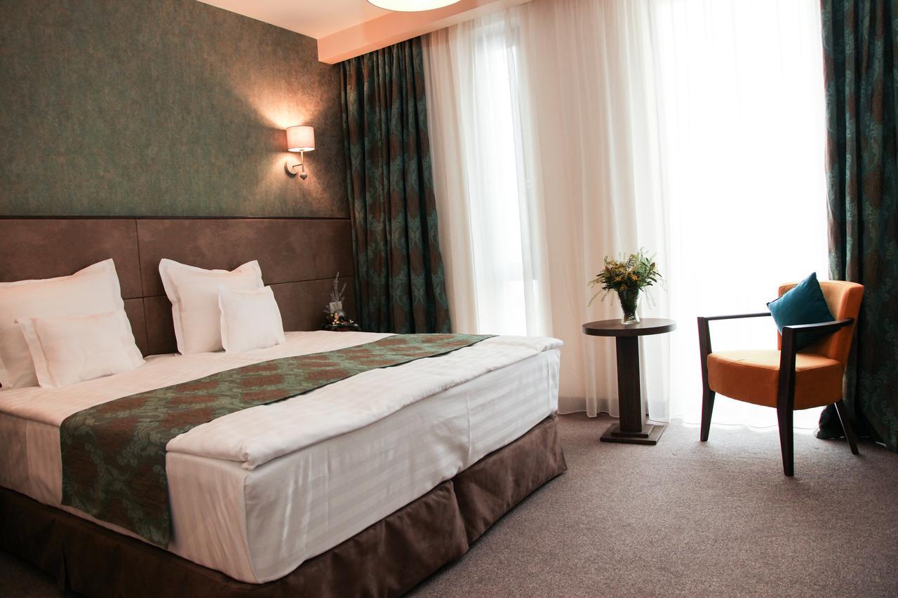 Victoria Bulevard Hotel Braşov Exteriör bild