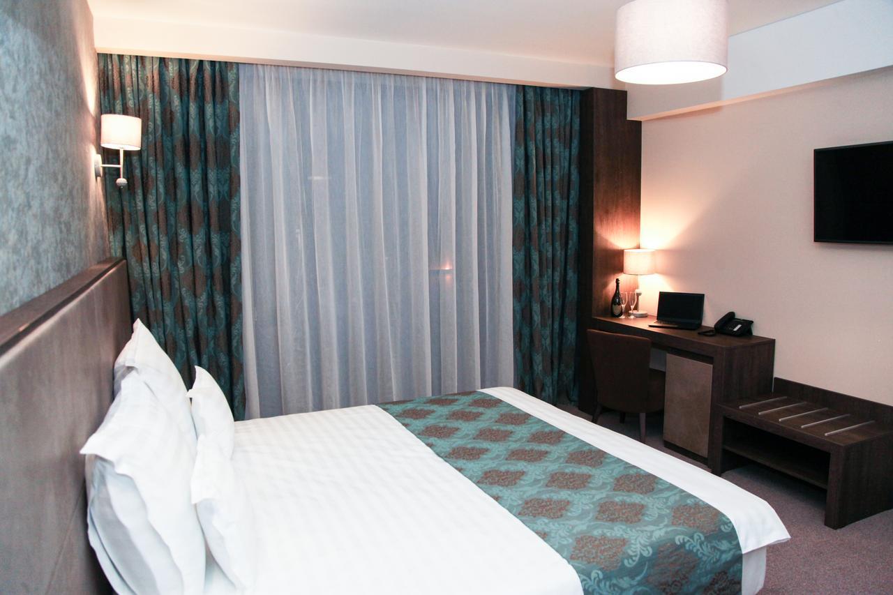 Victoria Bulevard Hotel Braşov Exteriör bild