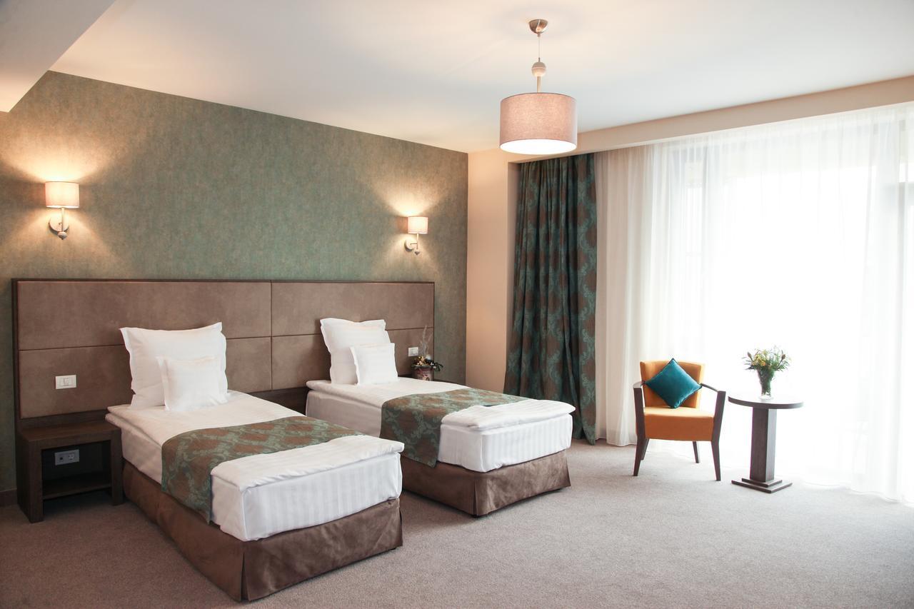 Victoria Bulevard Hotel Braşov Exteriör bild