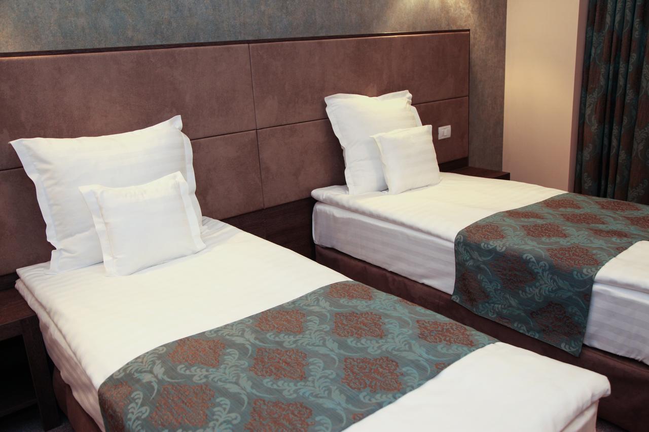 Victoria Bulevard Hotel Braşov Exteriör bild