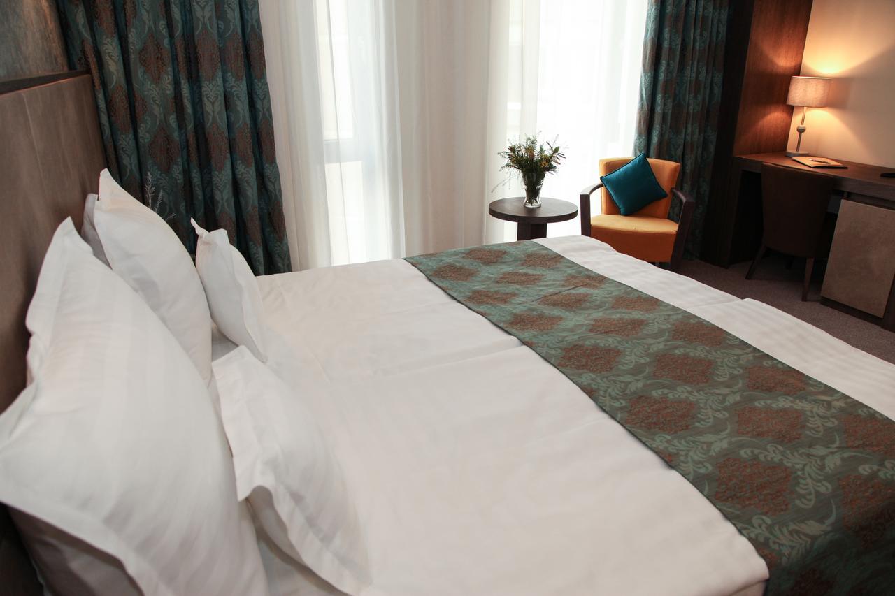 Victoria Bulevard Hotel Braşov Exteriör bild