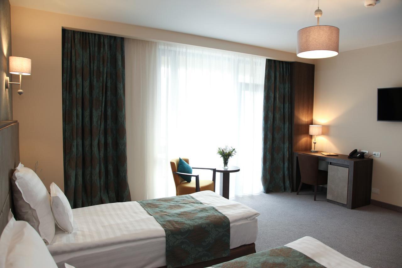 Victoria Bulevard Hotel Braşov Exteriör bild