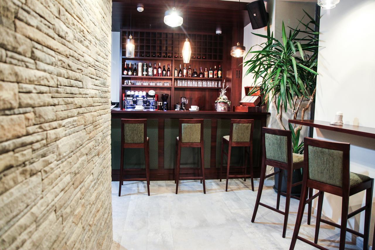 Victoria Bulevard Hotel Braşov Exteriör bild