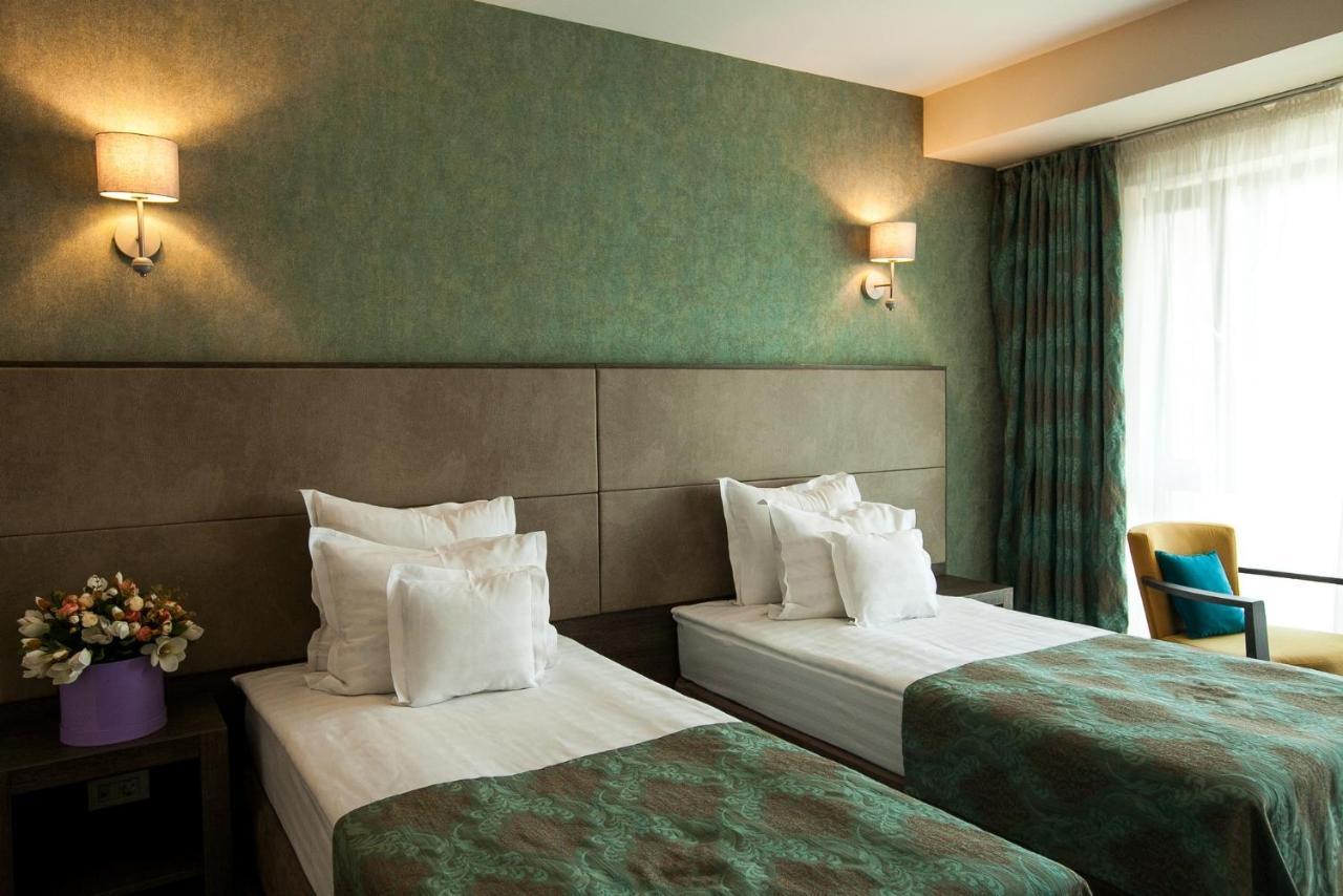 Victoria Bulevard Hotel Braşov Exteriör bild