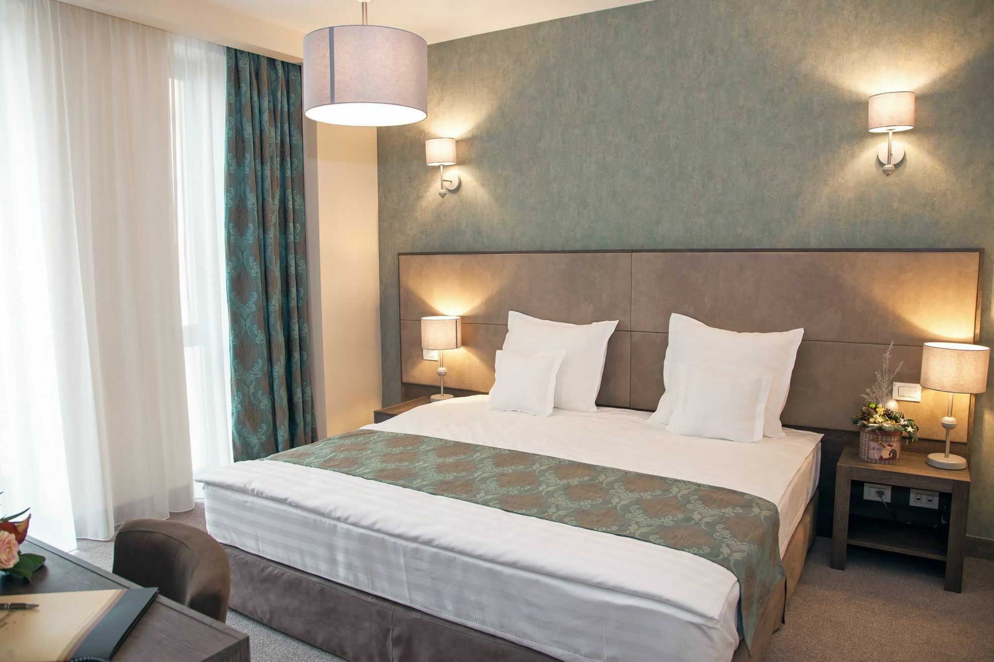 Victoria Bulevard Hotel Braşov Exteriör bild